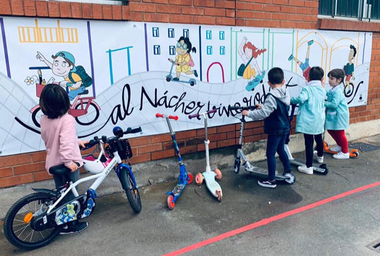 Lona pàrking patinets i bicis CEIP Pasqual Nàcher