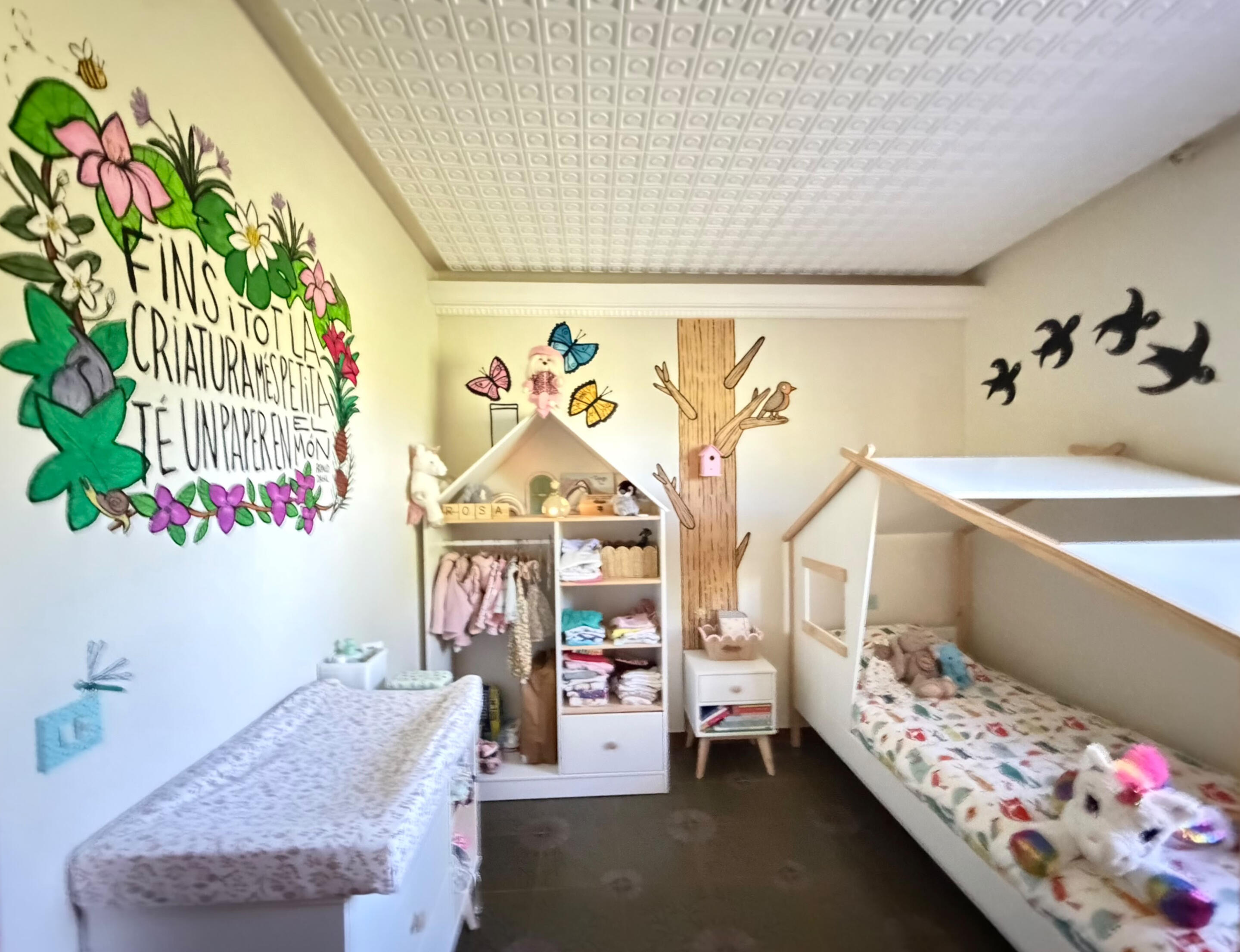 Pintura decorativa per a una habitació infantil pintura mural